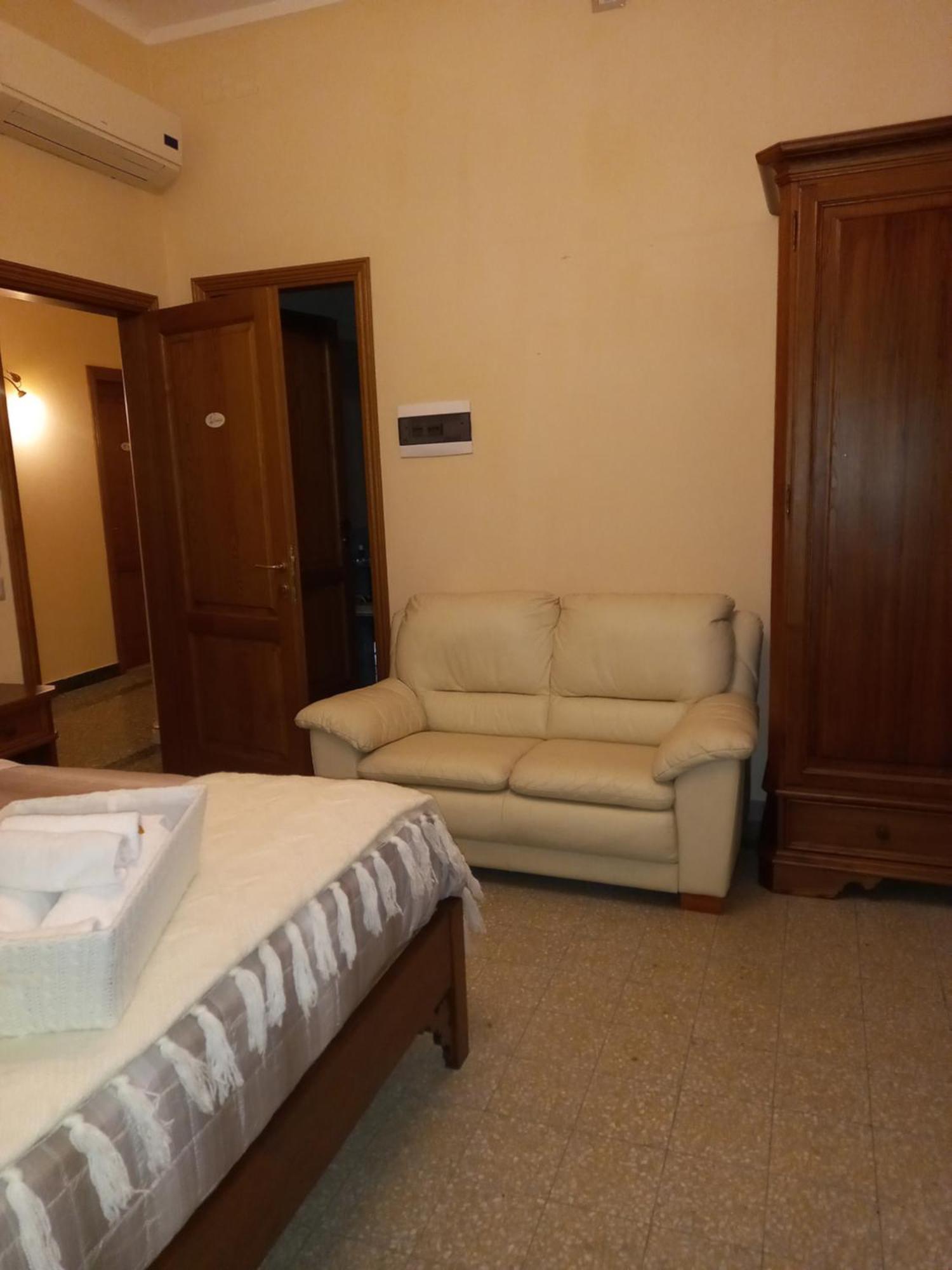 BnB Villa Melany vicino Centro Lucca Camera foto