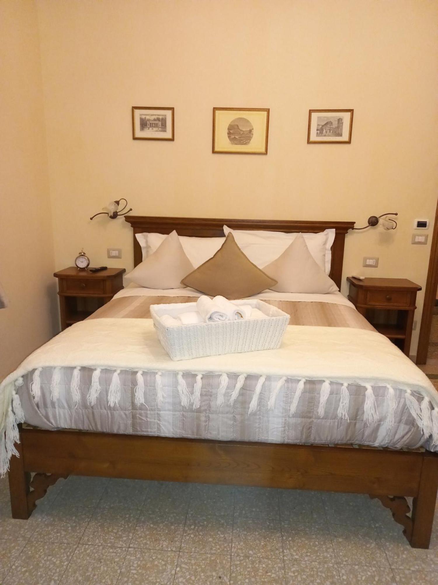 BnB Villa Melany vicino Centro Lucca Camera foto